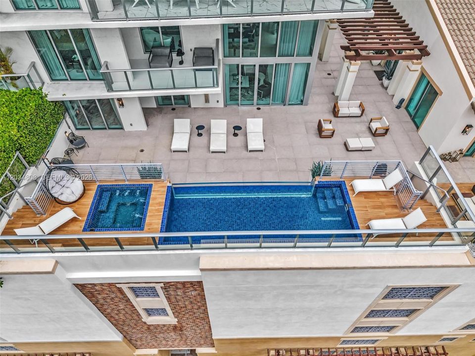 For Sale: $4,850,000 (6 beds, 5 baths, 4650 Square Feet)