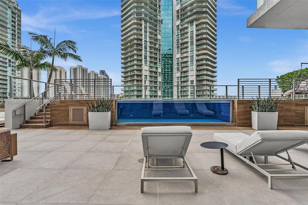 For Sale: $4,850,000 (6 beds, 5 baths, 4650 Square Feet)