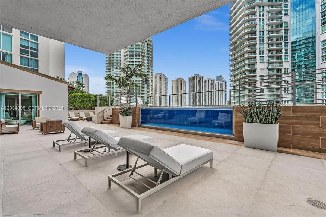 For Sale: $4,850,000 (6 beds, 5 baths, 4650 Square Feet)