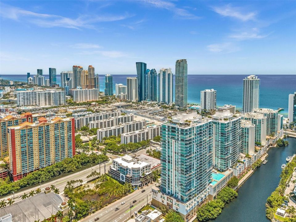 For Sale: $4,850,000 (6 beds, 5 baths, 4650 Square Feet)