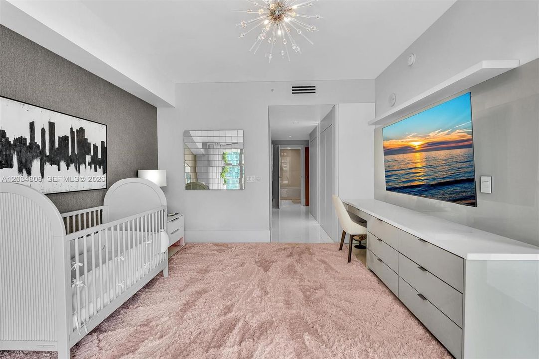 For Sale: $4,850,000 (6 beds, 5 baths, 4650 Square Feet)