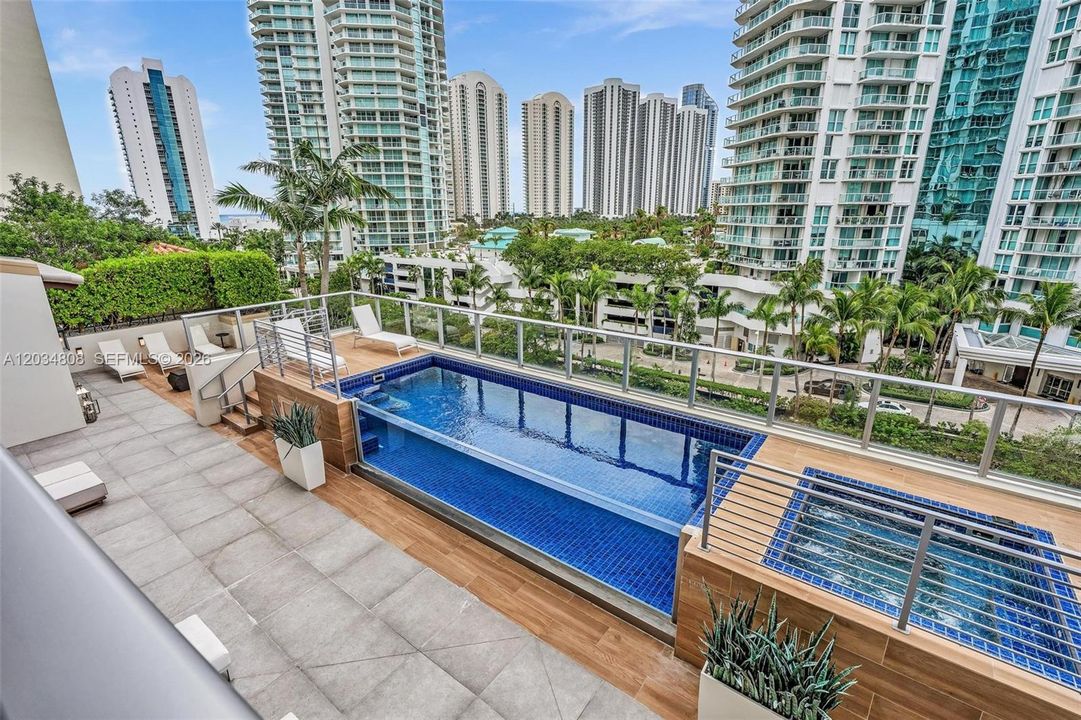 For Sale: $4,850,000 (6 beds, 5 baths, 4650 Square Feet)