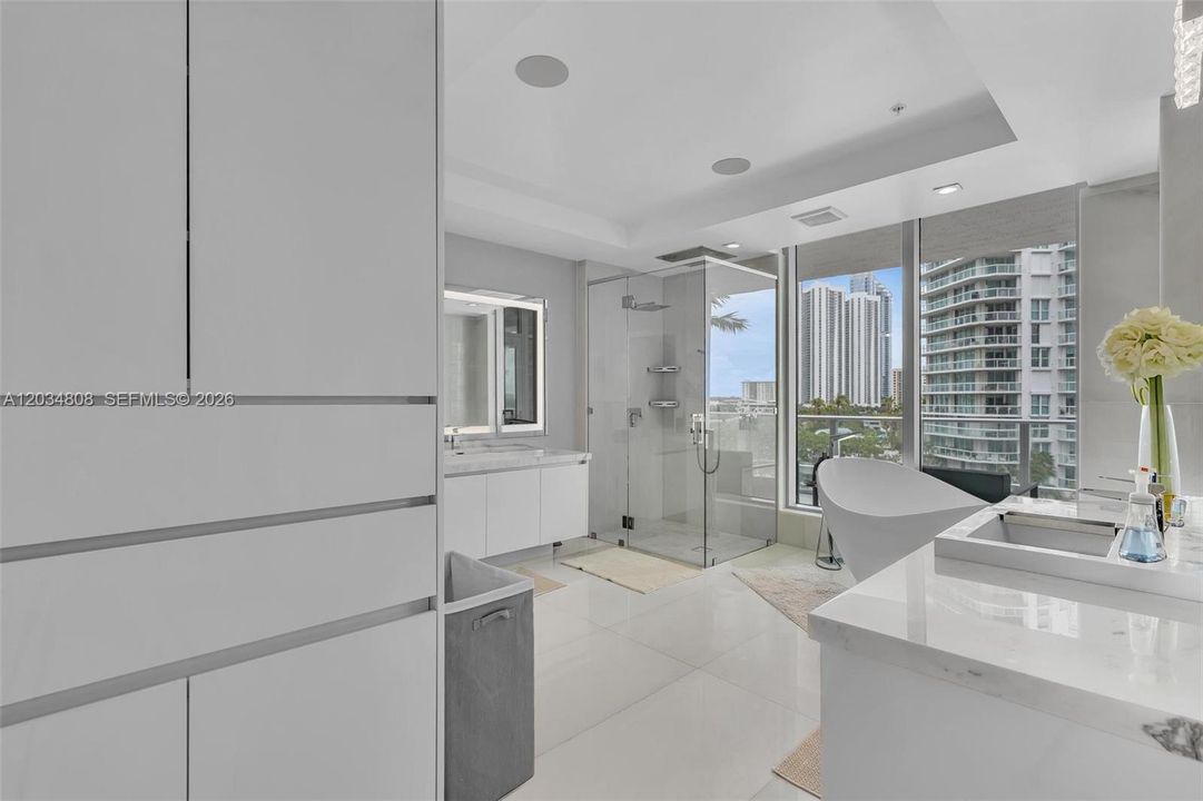 For Sale: $4,850,000 (6 beds, 5 baths, 4650 Square Feet)