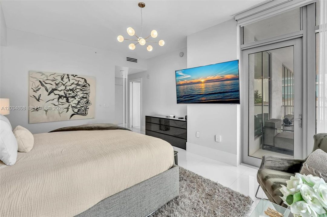 For Sale: $4,850,000 (6 beds, 5 baths, 4650 Square Feet)