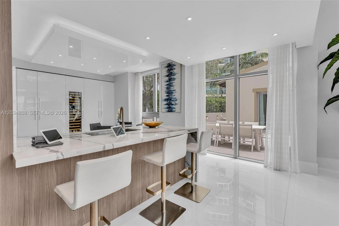 For Sale: $4,850,000 (6 beds, 5 baths, 4650 Square Feet)