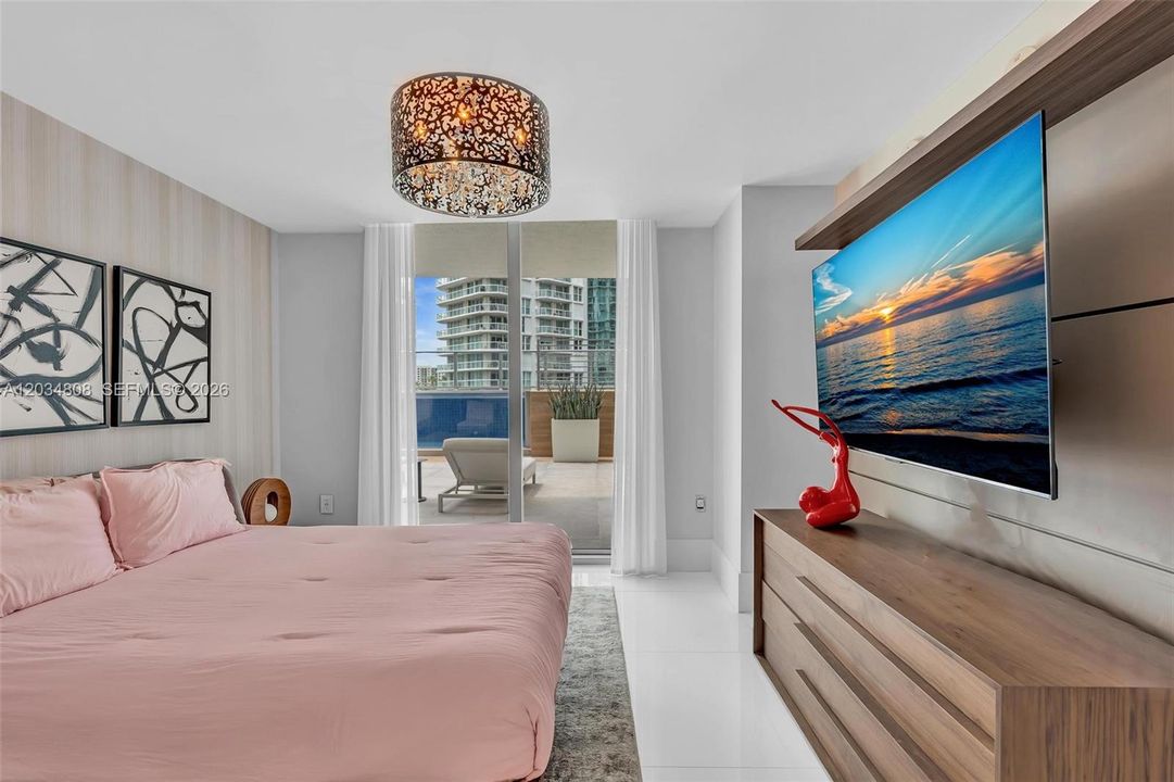 For Sale: $4,850,000 (6 beds, 5 baths, 4650 Square Feet)