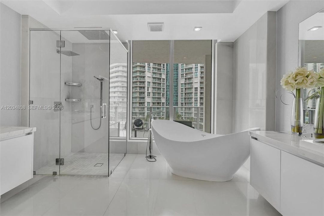 For Sale: $4,850,000 (6 beds, 5 baths, 4650 Square Feet)