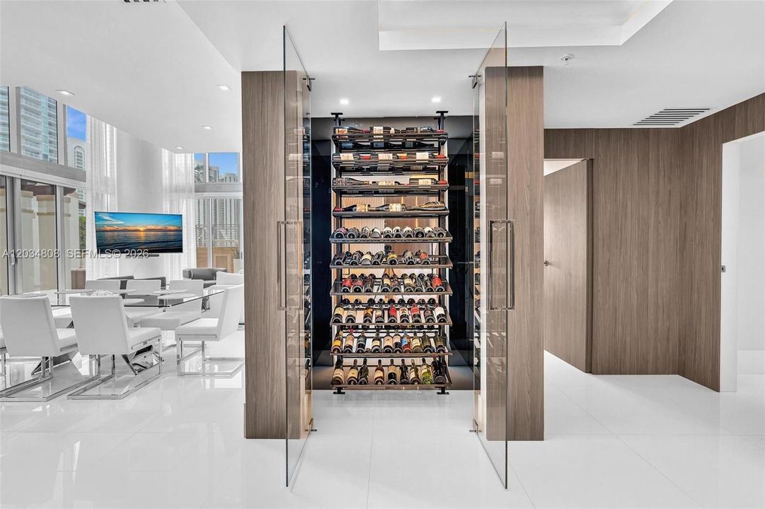 For Sale: $4,850,000 (6 beds, 5 baths, 4650 Square Feet)