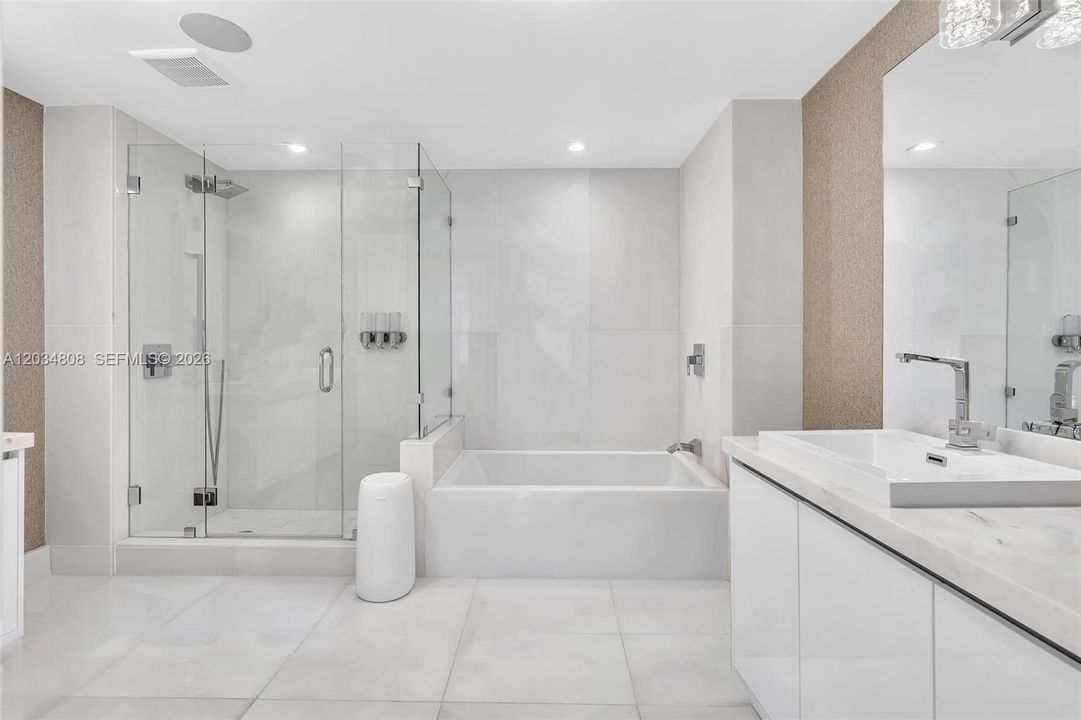 For Sale: $4,850,000 (6 beds, 5 baths, 4650 Square Feet)