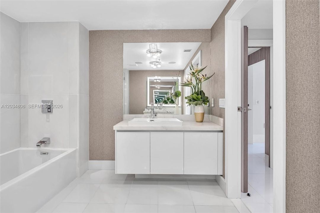For Sale: $4,850,000 (6 beds, 5 baths, 4650 Square Feet)