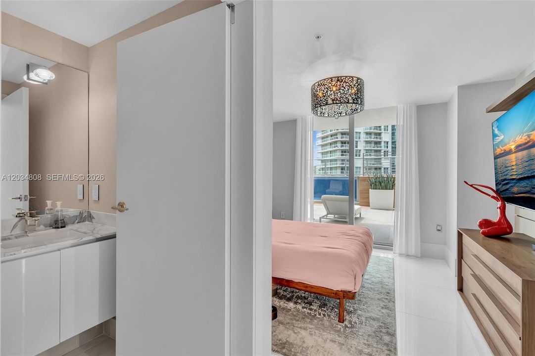 For Sale: $4,850,000 (6 beds, 5 baths, 4650 Square Feet)