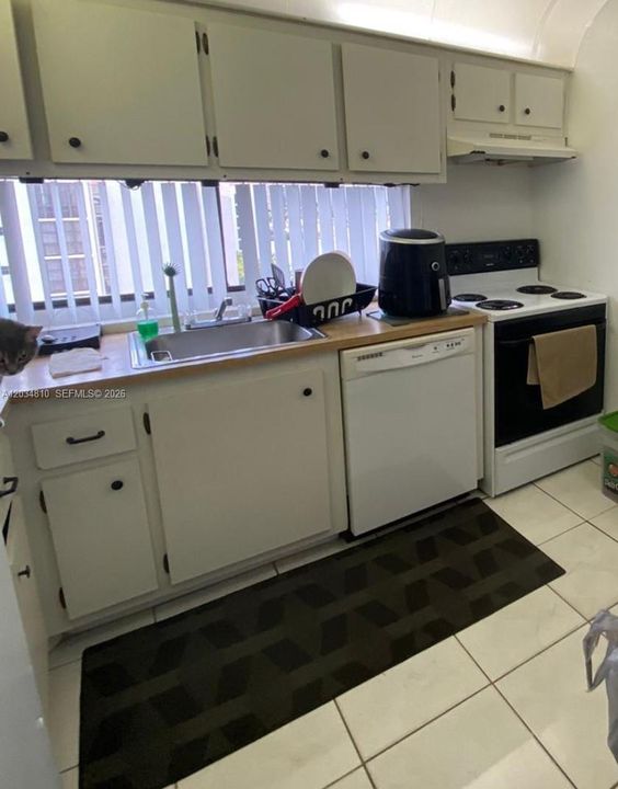 For Sale: $255,000 (1 beds, 1 baths, 767 Square Feet)