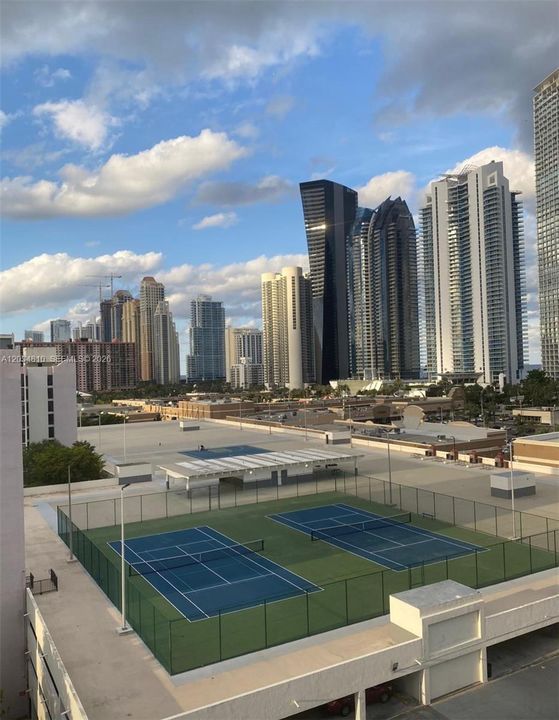 For Sale: $255,000 (1 beds, 1 baths, 767 Square Feet)