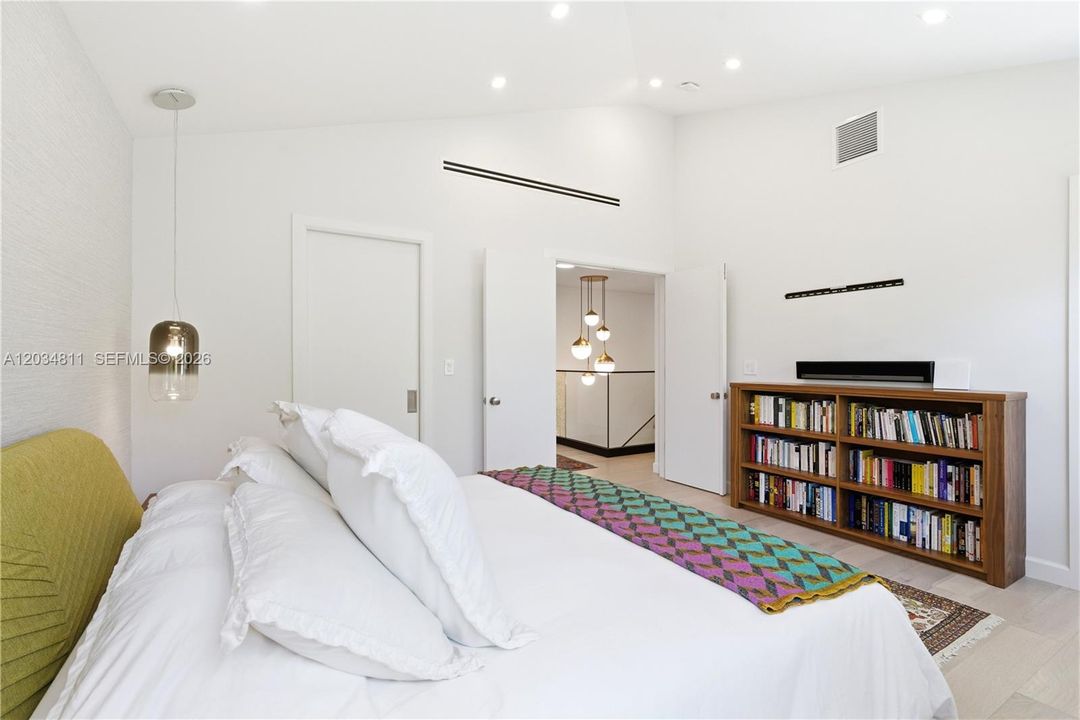 For Sale: $2,975,000 (5 beds, 5 baths, 3511 Square Feet)