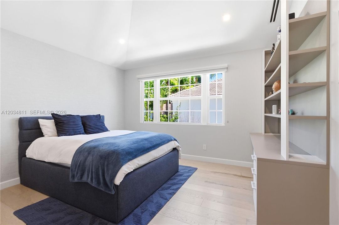 For Sale: $2,975,000 (5 beds, 5 baths, 3511 Square Feet)