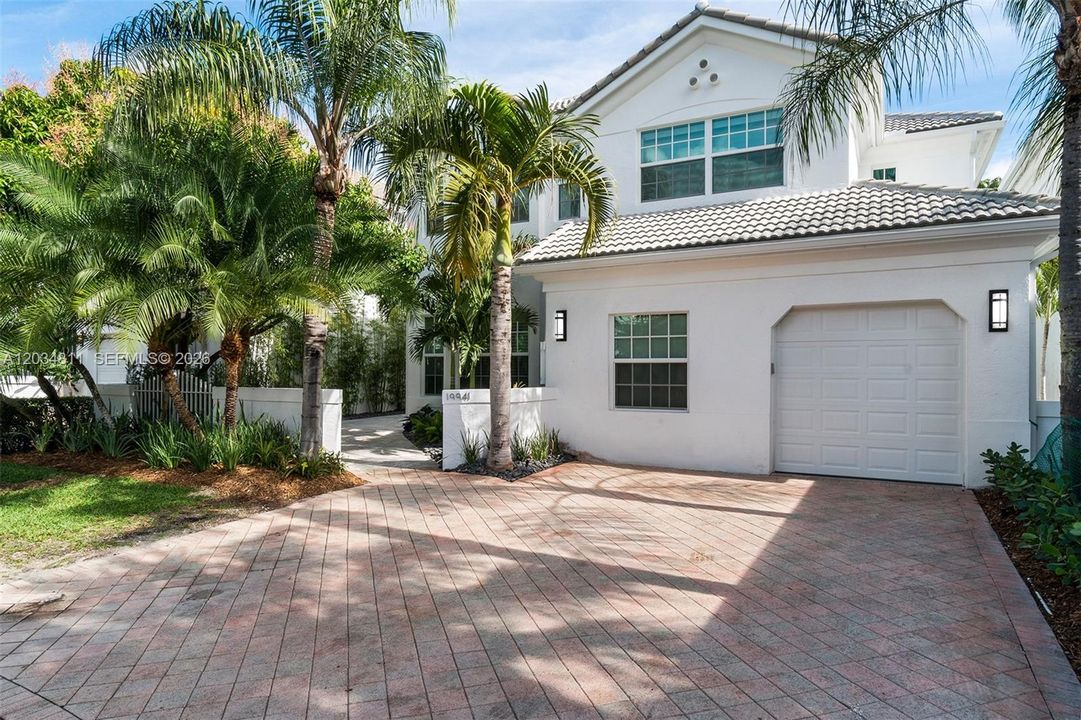 For Sale: $2,975,000 (5 beds, 5 baths, 3511 Square Feet)