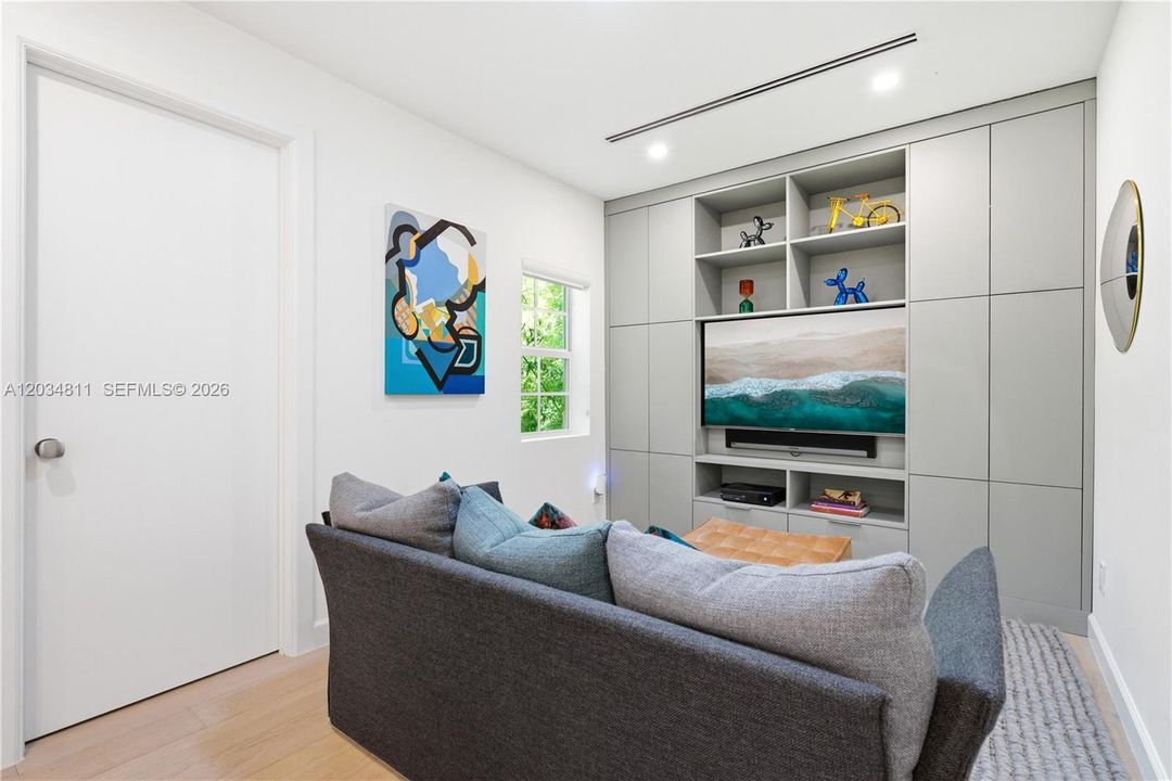 For Sale: $2,975,000 (5 beds, 5 baths, 3511 Square Feet)