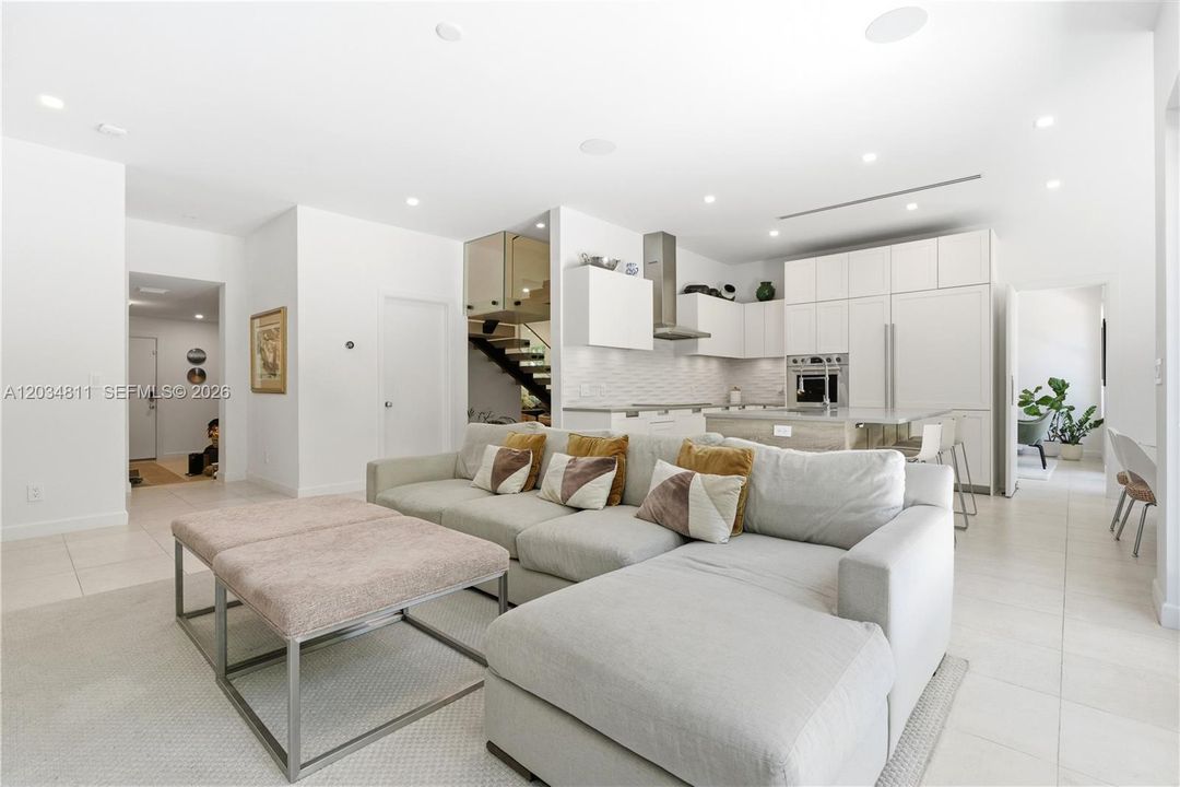 For Sale: $2,975,000 (5 beds, 5 baths, 3511 Square Feet)