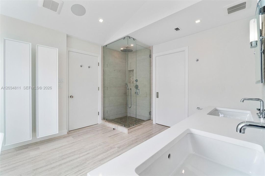For Sale: $2,975,000 (5 beds, 5 baths, 3511 Square Feet)