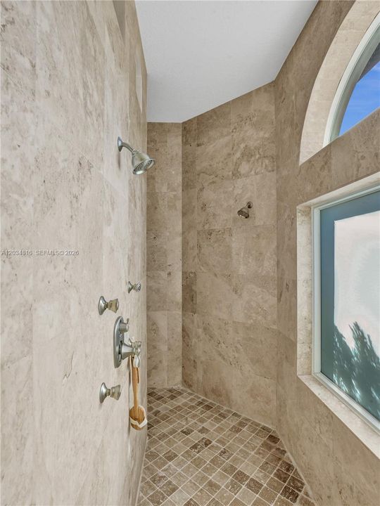 В аренду: $15,500 (4 спален, 4 ванн, 4711 Квадратных фут)