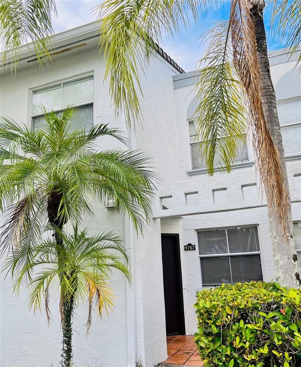 For Rent: $2,300 (1 beds, 1 baths, 899 Square Feet)