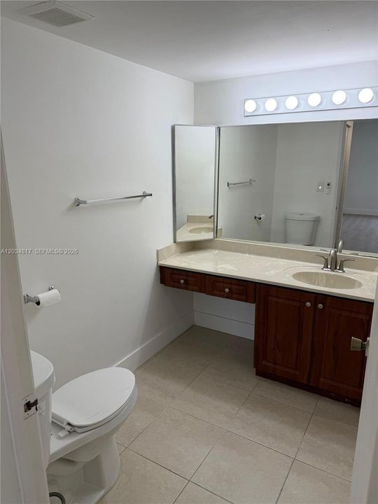 For Rent: $2,300 (1 beds, 1 baths, 899 Square Feet)
