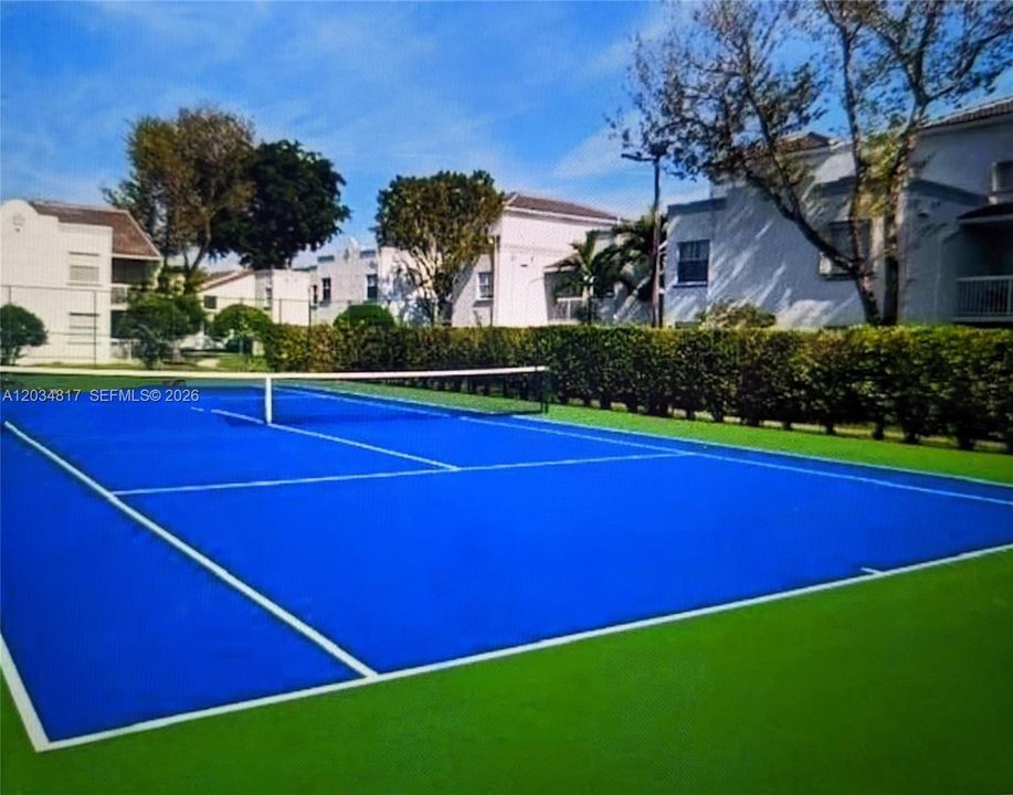 For Rent: $2,300 (1 beds, 1 baths, 899 Square Feet)