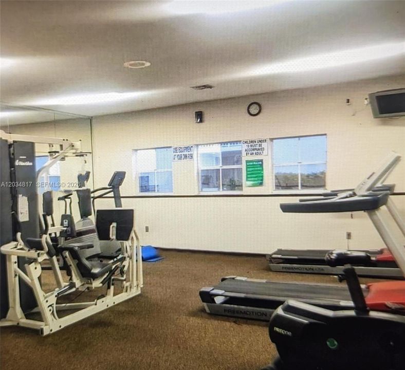 For Rent: $2,300 (1 beds, 1 baths, 899 Square Feet)
