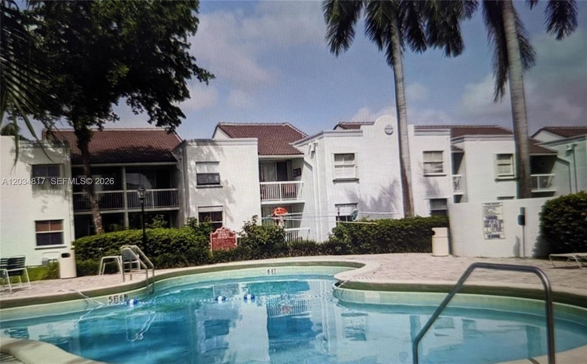 For Rent: $2,300 (1 beds, 1 baths, 899 Square Feet)