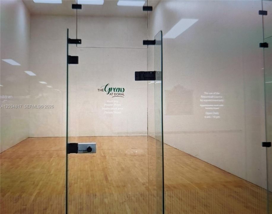 For Rent: $2,300 (1 beds, 1 baths, 899 Square Feet)