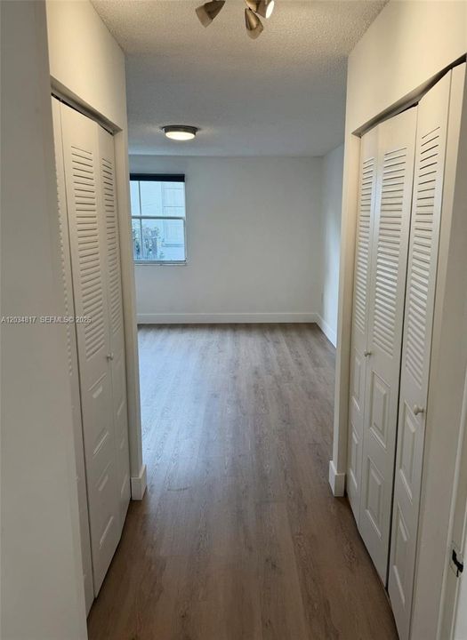 For Rent: $2,300 (1 beds, 1 baths, 899 Square Feet)