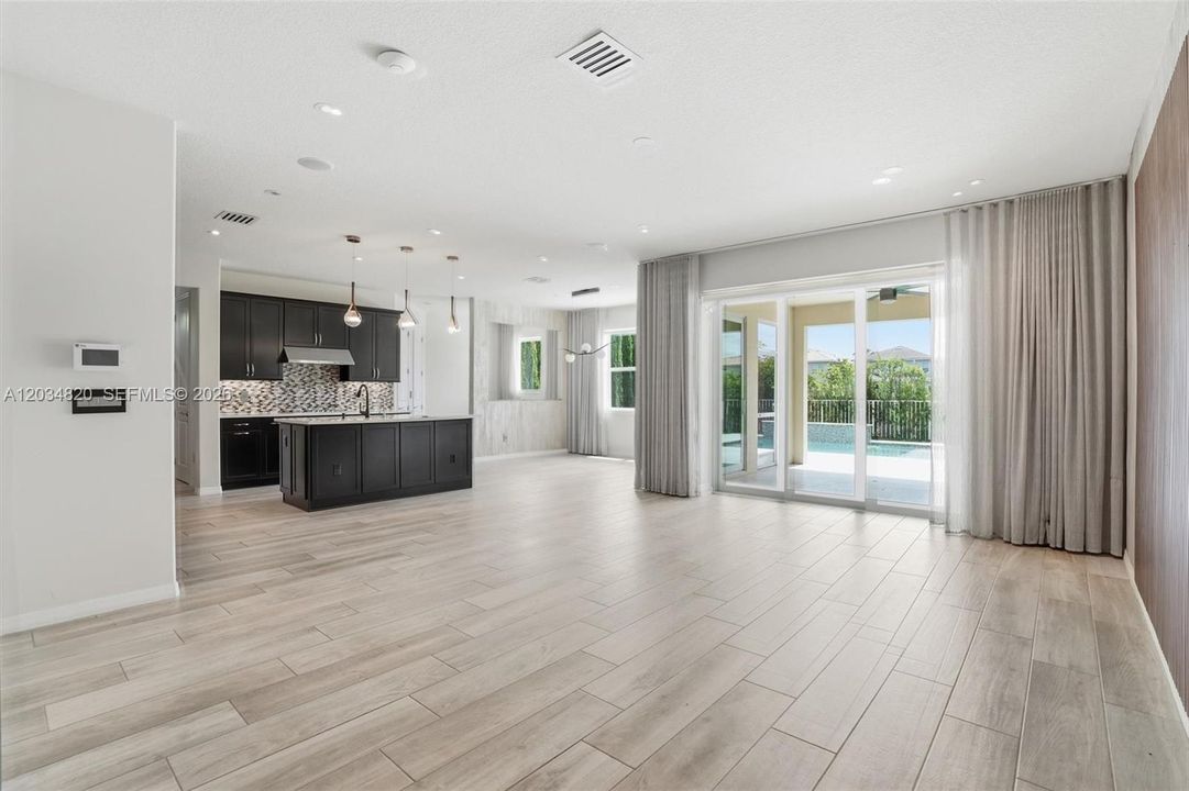 For Sale: $1,061,500 (4 beds, 2 baths, 2502 Square Feet)