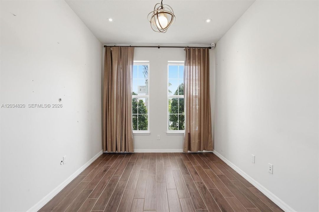 For Sale: $1,061,500 (4 beds, 2 baths, 2502 Square Feet)
