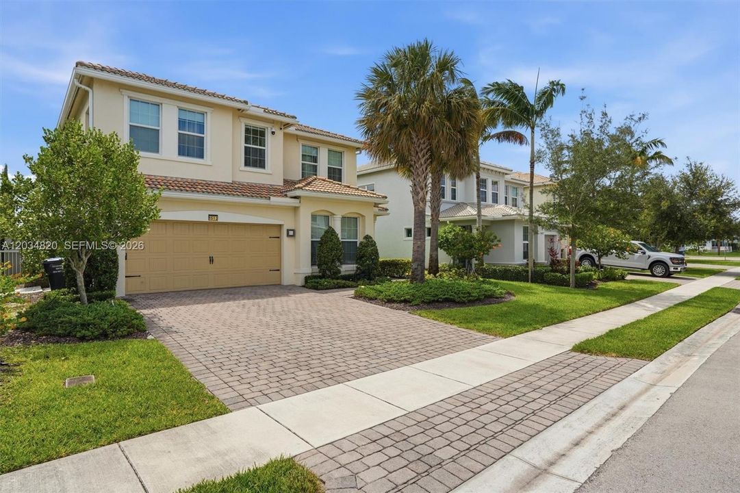 For Sale: $1,061,500 (4 beds, 2 baths, 2502 Square Feet)