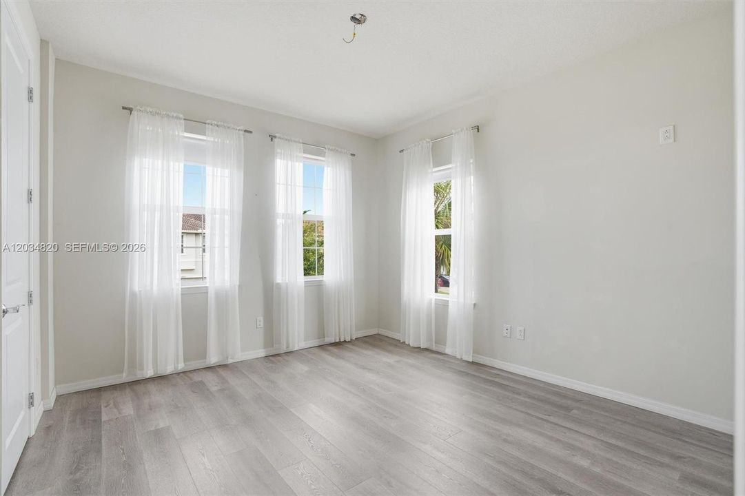 For Sale: $1,061,500 (4 beds, 2 baths, 2502 Square Feet)