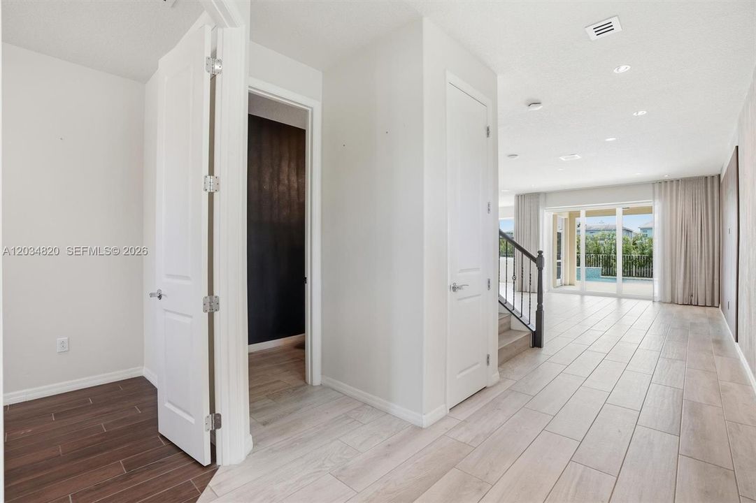For Sale: $1,061,500 (4 beds, 2 baths, 2502 Square Feet)