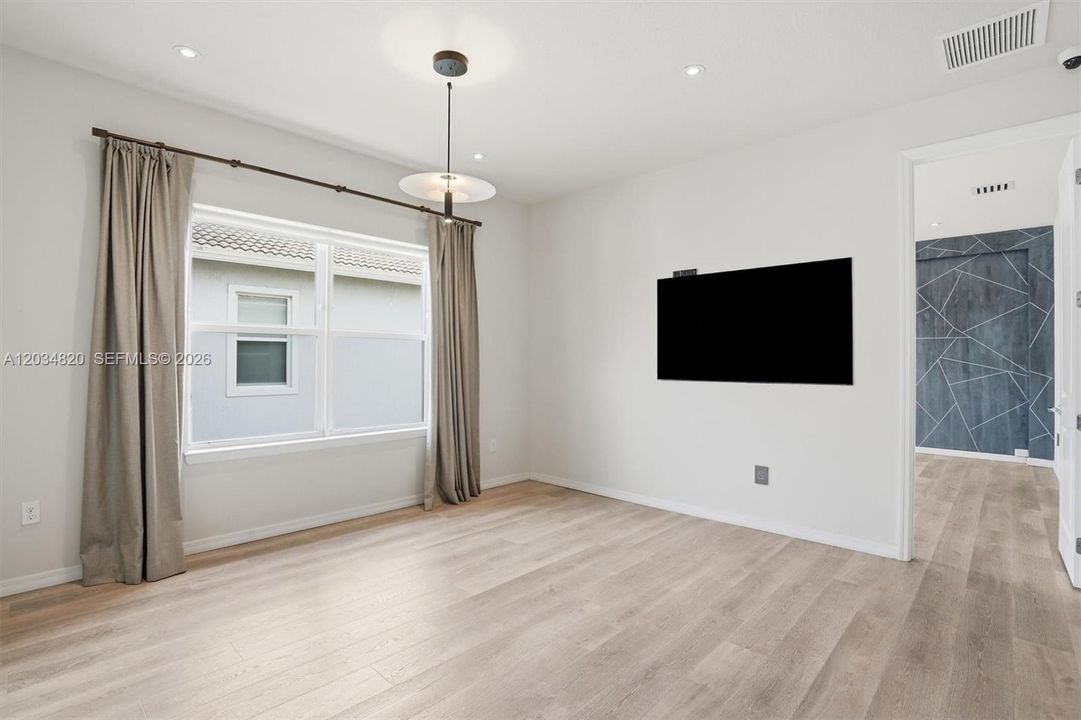 For Sale: $1,061,500 (4 beds, 2 baths, 2502 Square Feet)