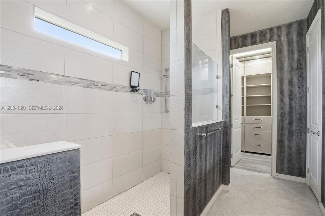 For Sale: $1,061,500 (4 beds, 2 baths, 2502 Square Feet)