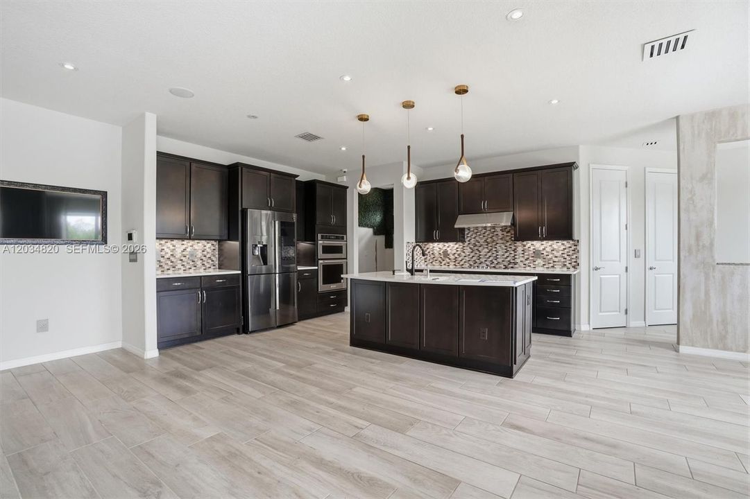 For Sale: $1,061,500 (4 beds, 2 baths, 2502 Square Feet)