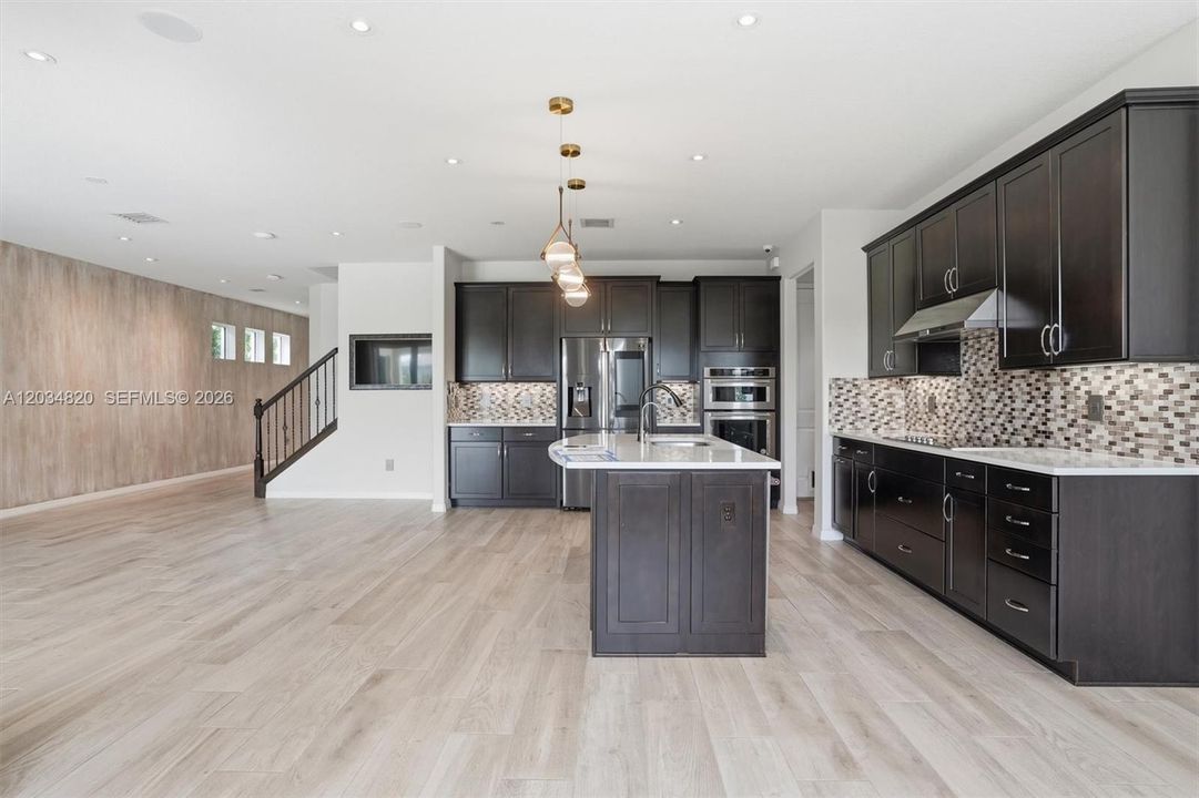 For Sale: $1,061,500 (4 beds, 2 baths, 2502 Square Feet)