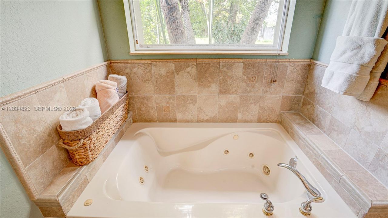 For Sale: $2,300,000 (5 beds, 4 baths, 3791 Square Feet)