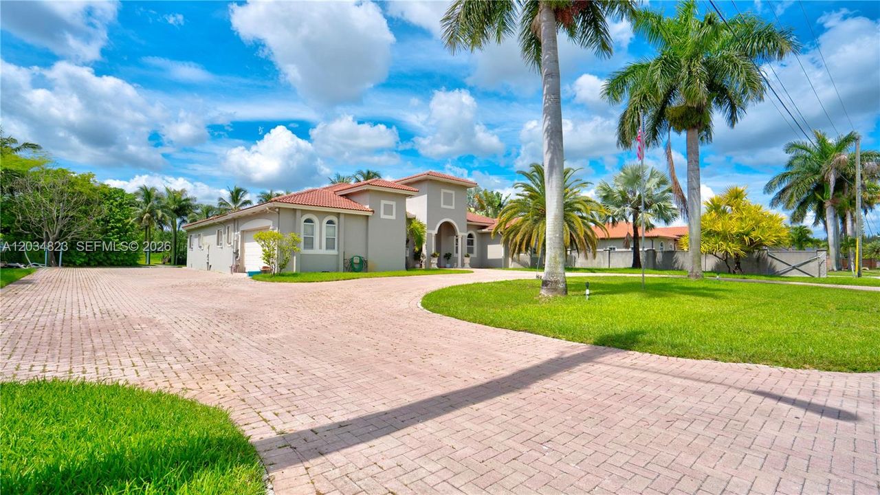 For Sale: $2,300,000 (5 beds, 4 baths, 3791 Square Feet)