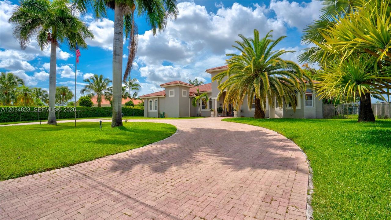 For Sale: $2,300,000 (5 beds, 4 baths, 3791 Square Feet)