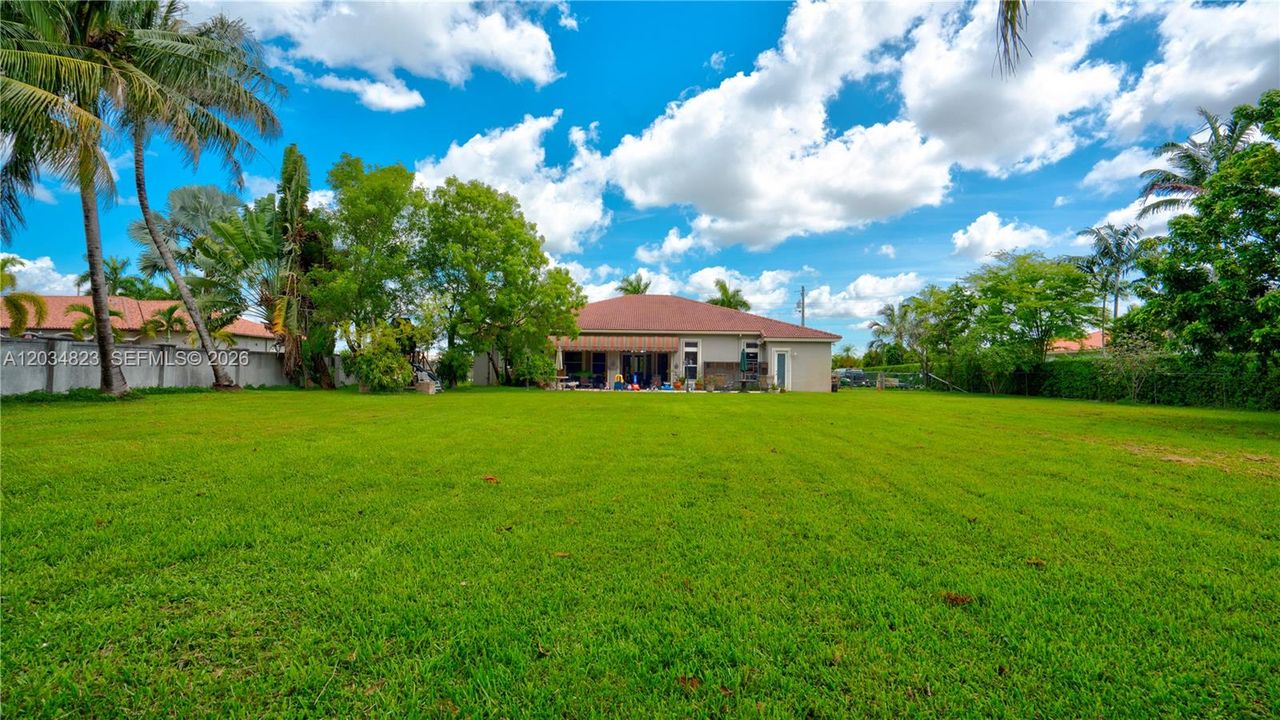 For Sale: $2,300,000 (5 beds, 4 baths, 3791 Square Feet)