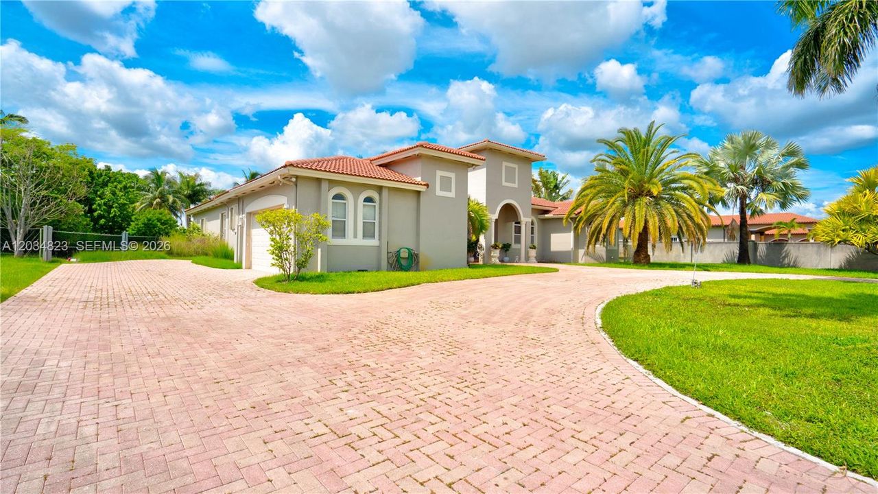 For Sale: $2,300,000 (5 beds, 4 baths, 3791 Square Feet)