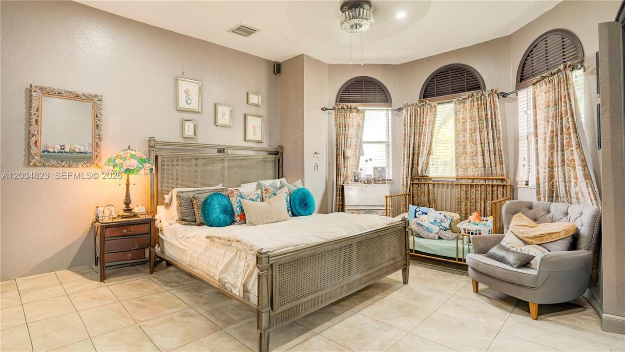 For Sale: $2,300,000 (5 beds, 4 baths, 3791 Square Feet)
