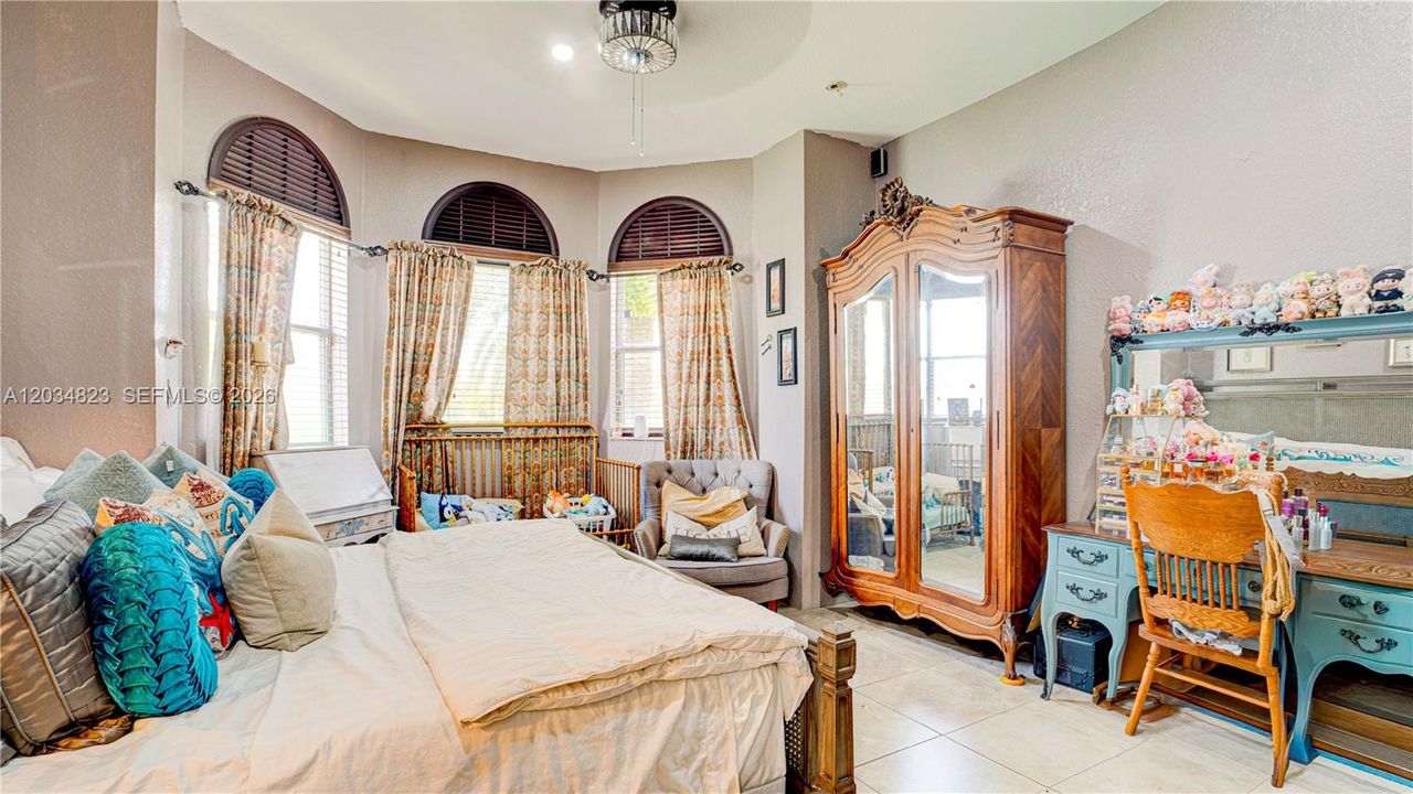 For Sale: $2,300,000 (5 beds, 4 baths, 3791 Square Feet)