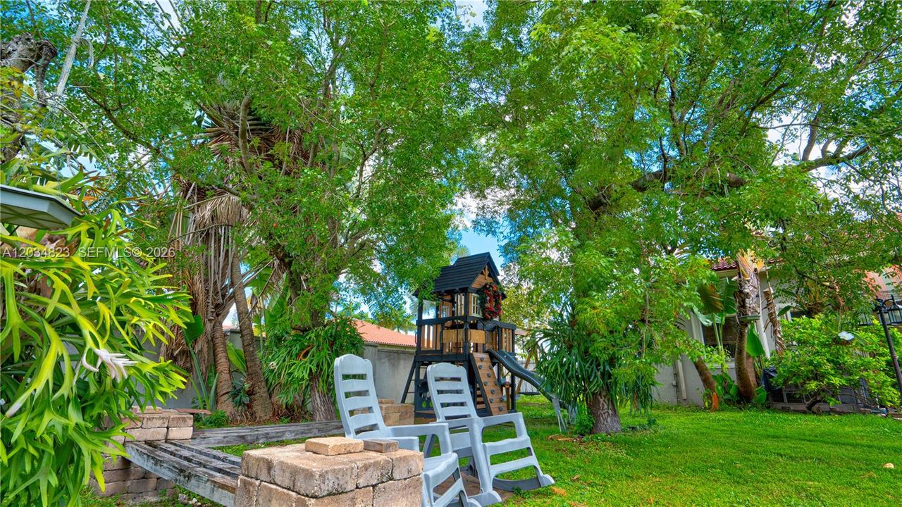 For Sale: $2,300,000 (5 beds, 4 baths, 3791 Square Feet)