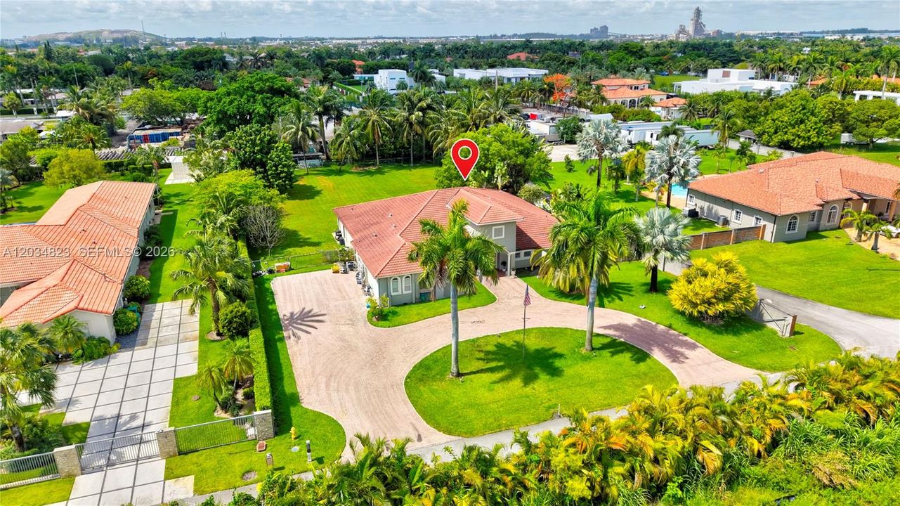 For Sale: $2,300,000 (5 beds, 4 baths, 3791 Square Feet)