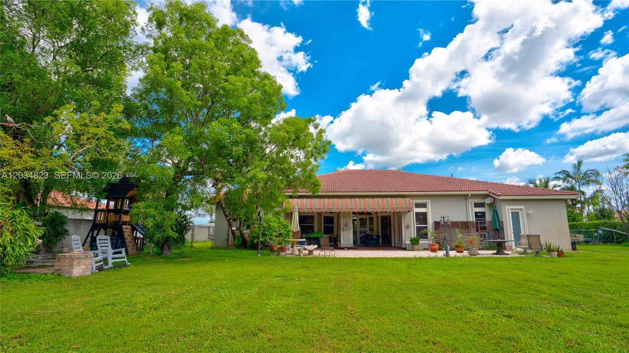 For Sale: $2,300,000 (5 beds, 4 baths, 3791 Square Feet)